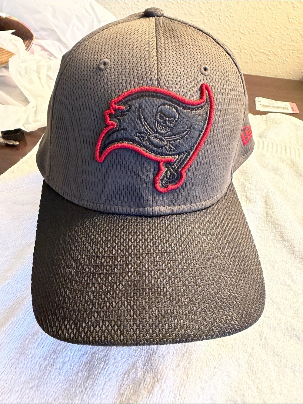 Tampa Bay Buccaneers New Era 9Fifty Mesh Baseball Hat NFL Football Snapback
